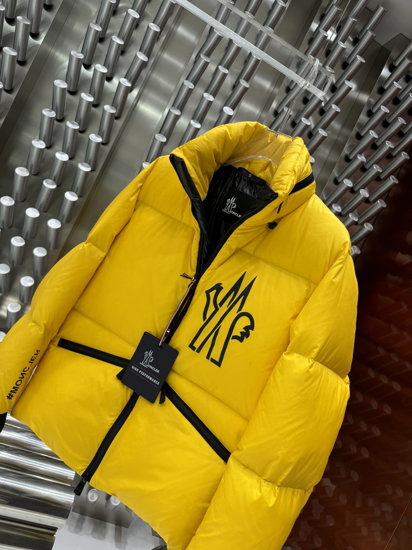 Moncler Down Jackets Flexible 146614