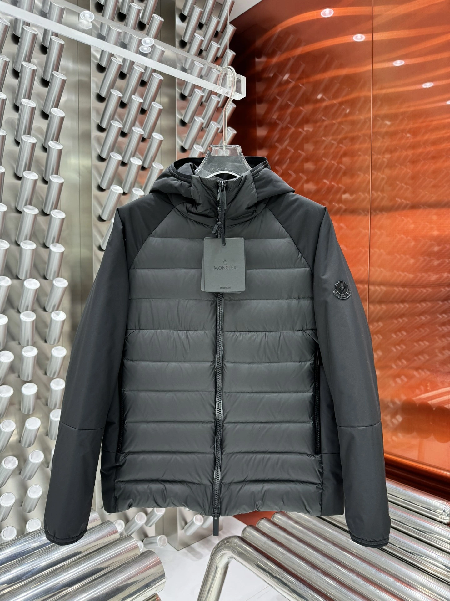 Moncler Down Jackets EasyMatch 146607