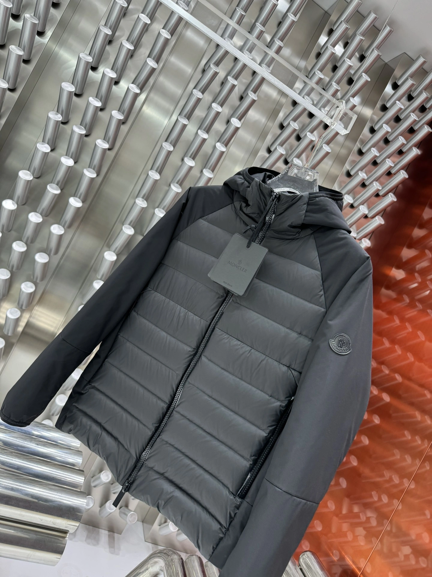 Moncler Down Jackets EasyMatch 146607