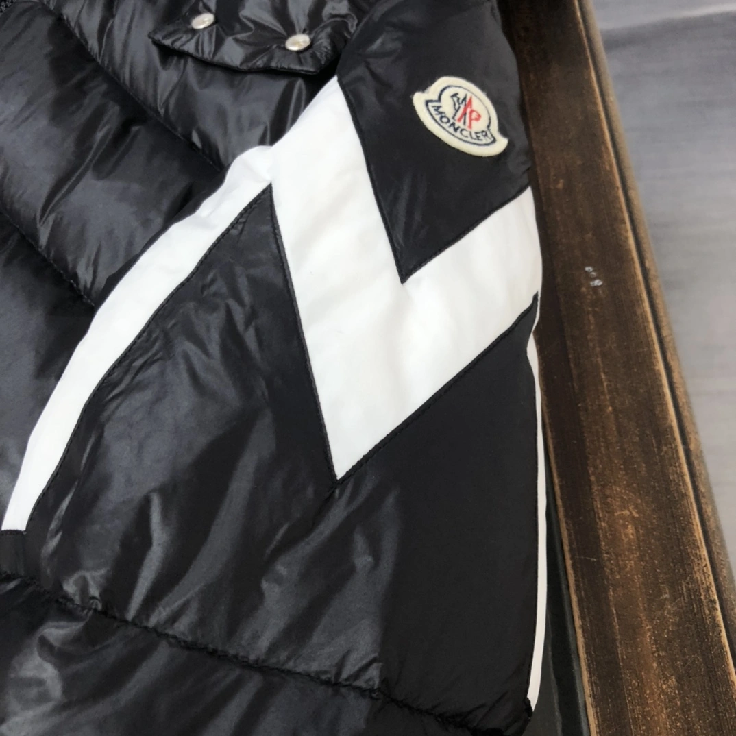Moncler Down Jackets QuickDry 146586