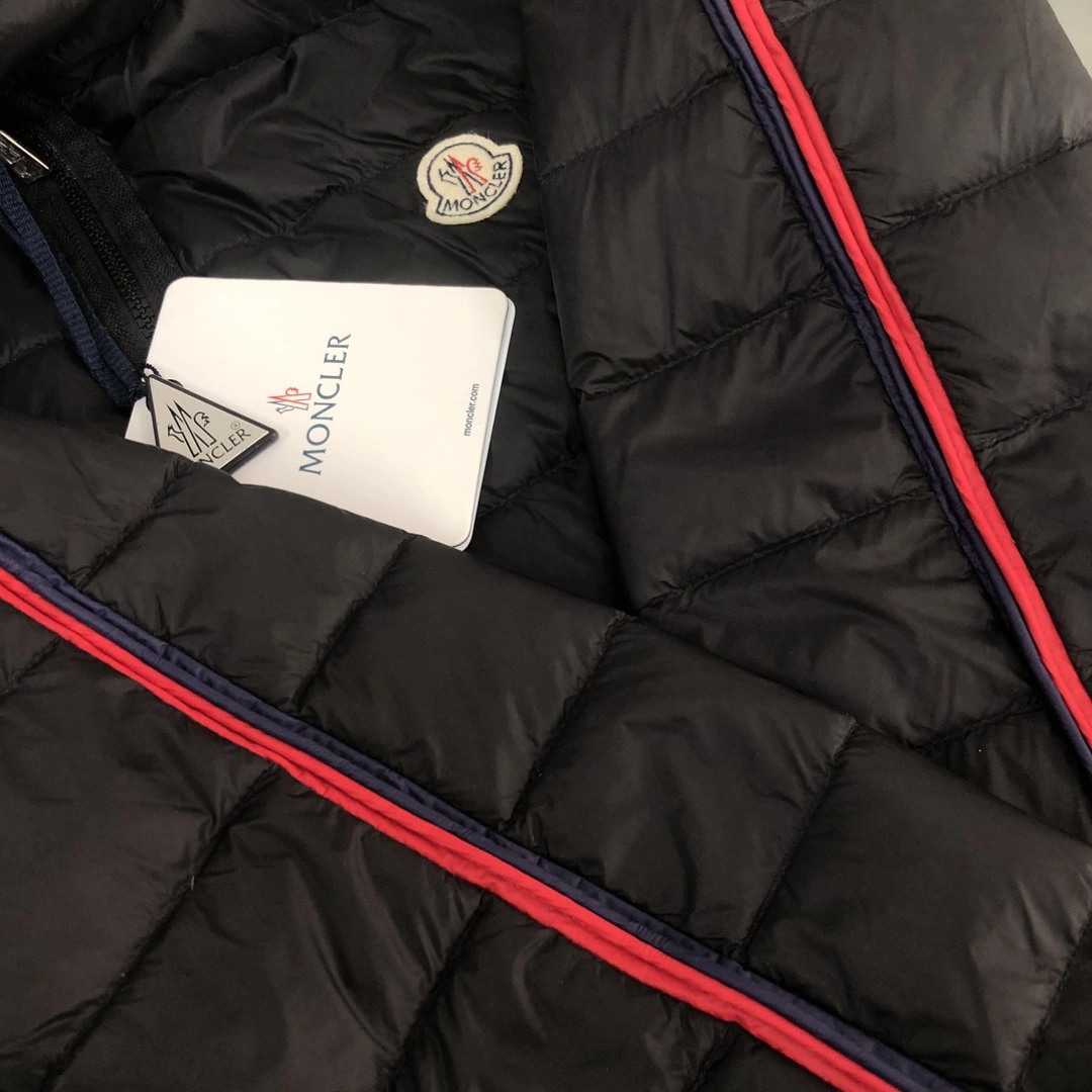 FlexibleFit Moncler Down Jackets 146581