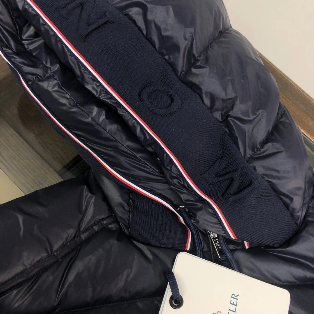 Tailored Moncler Down Jackets 146575