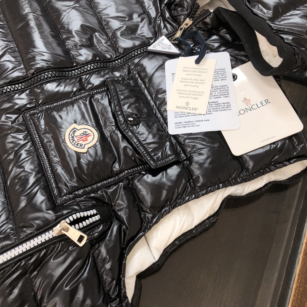 Stretchable Moncler Down Jackets 146578
