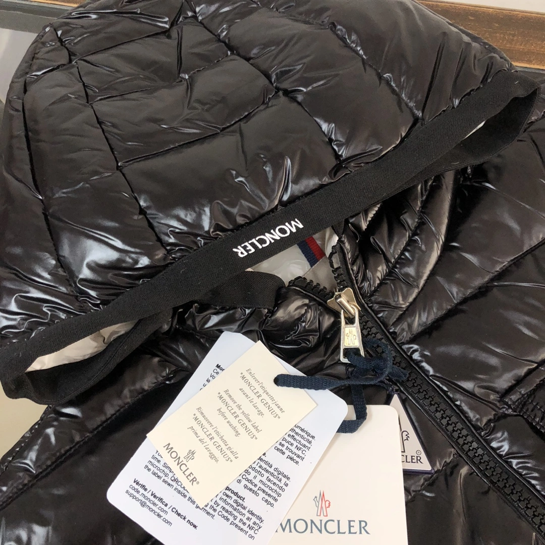 Stretchable Moncler Down Jackets 146578