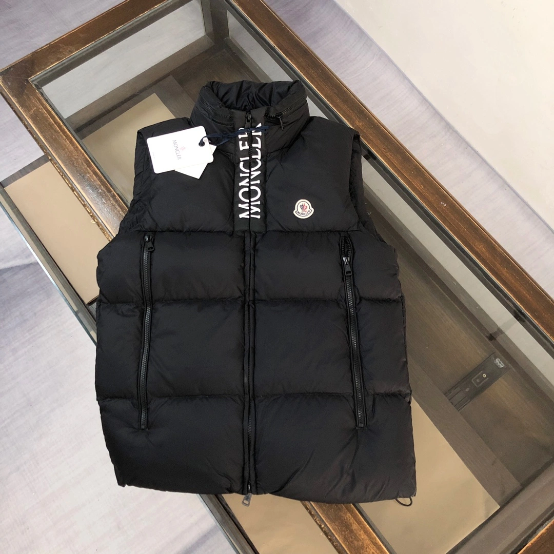 Moncler Down Jackets Versatile 146582