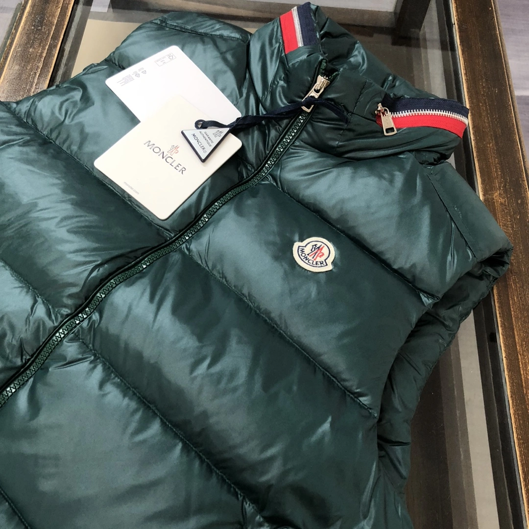 WaterResistant Moncler Down Jackets 146574