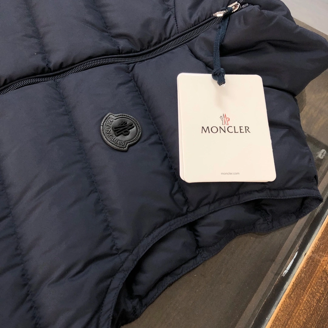 Moncler Down Jackets Sleek 146557