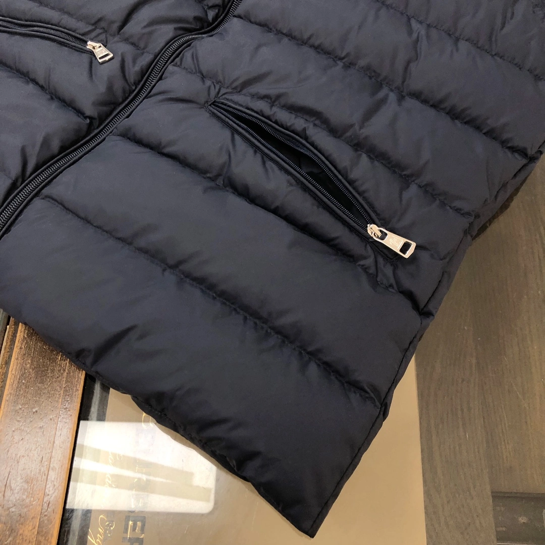 Moncler Down Jackets Sleek 146557