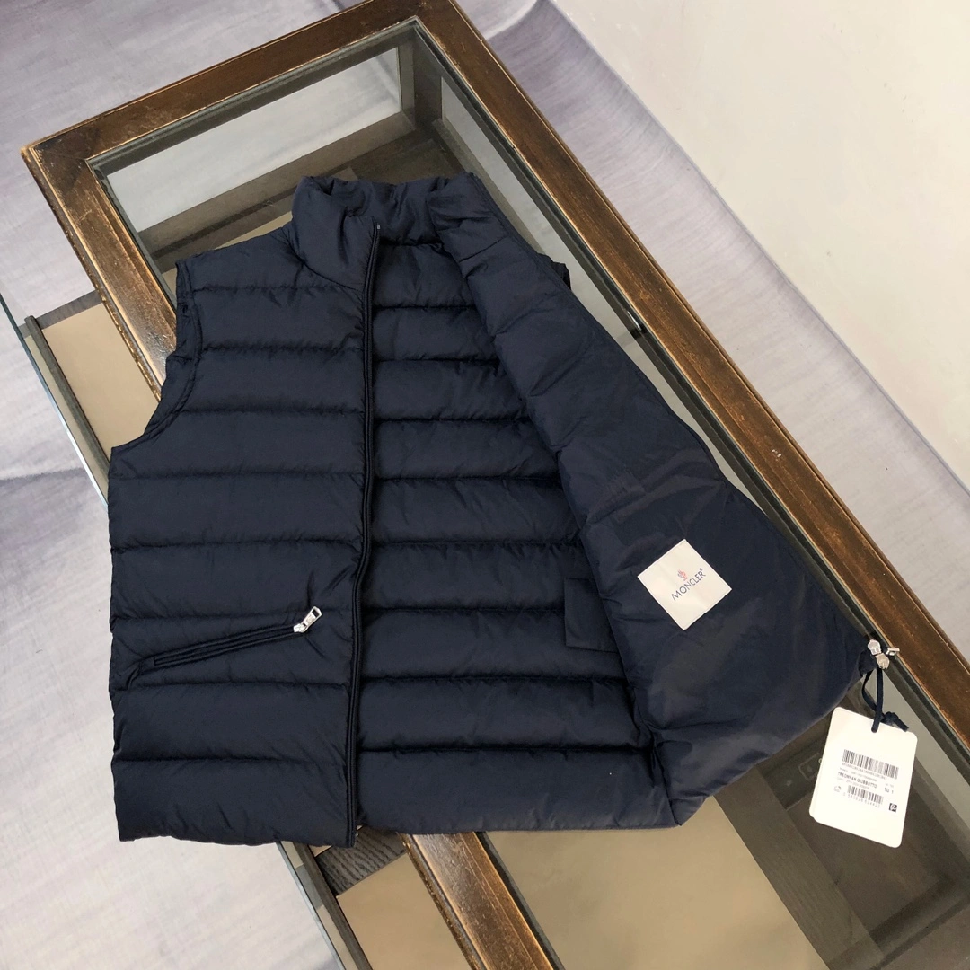 Moncler Down Jackets Sleek 146557