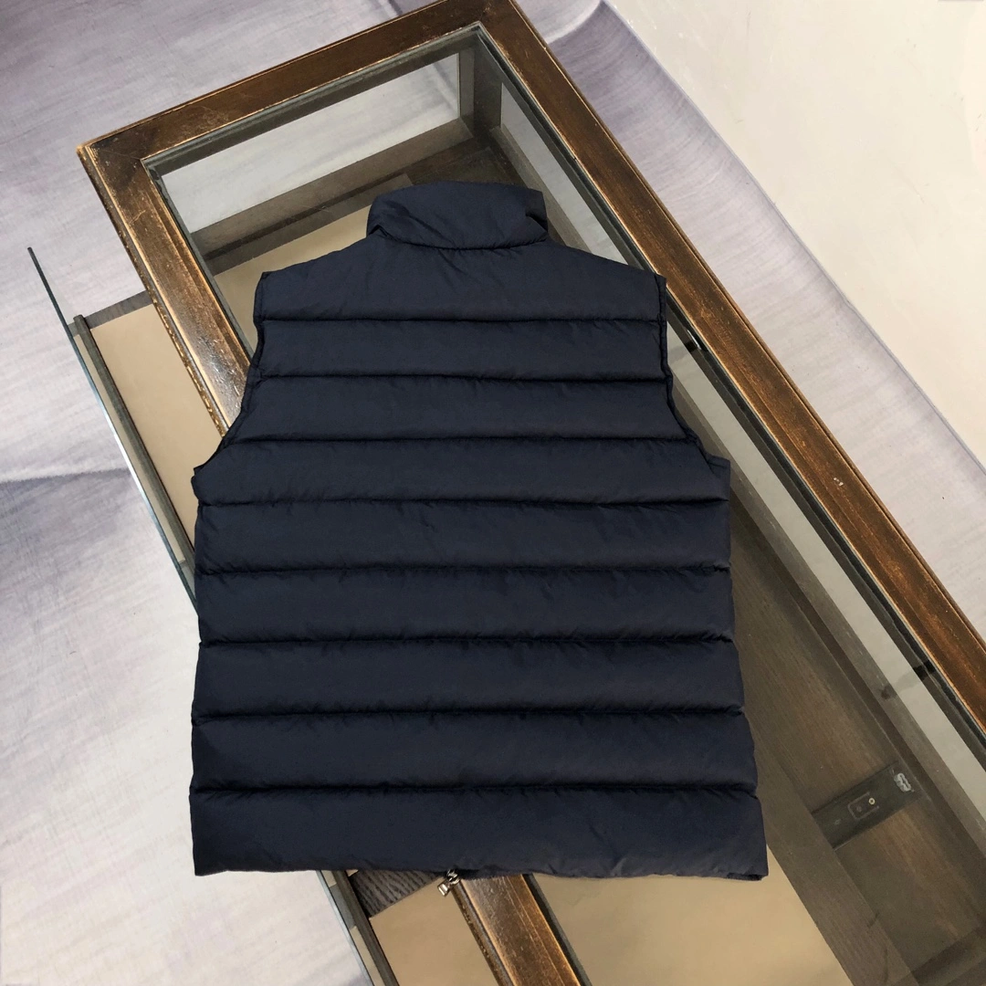 Moncler Down Jackets Sleek 146557