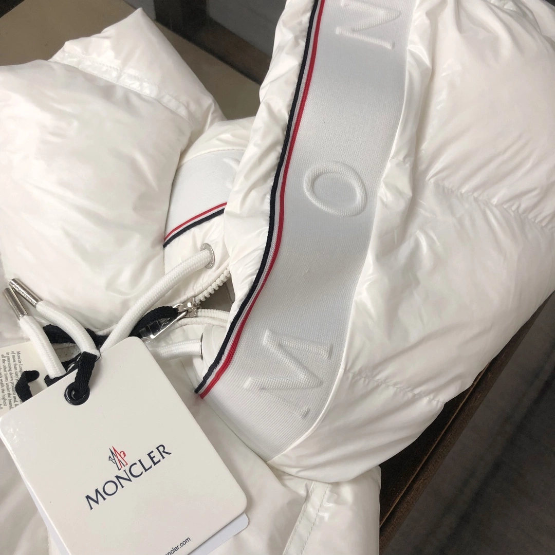 Snug Moncler Down Jackets 146552