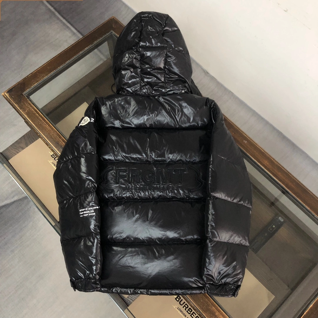 Moncler Down Jackets Sleek 146544