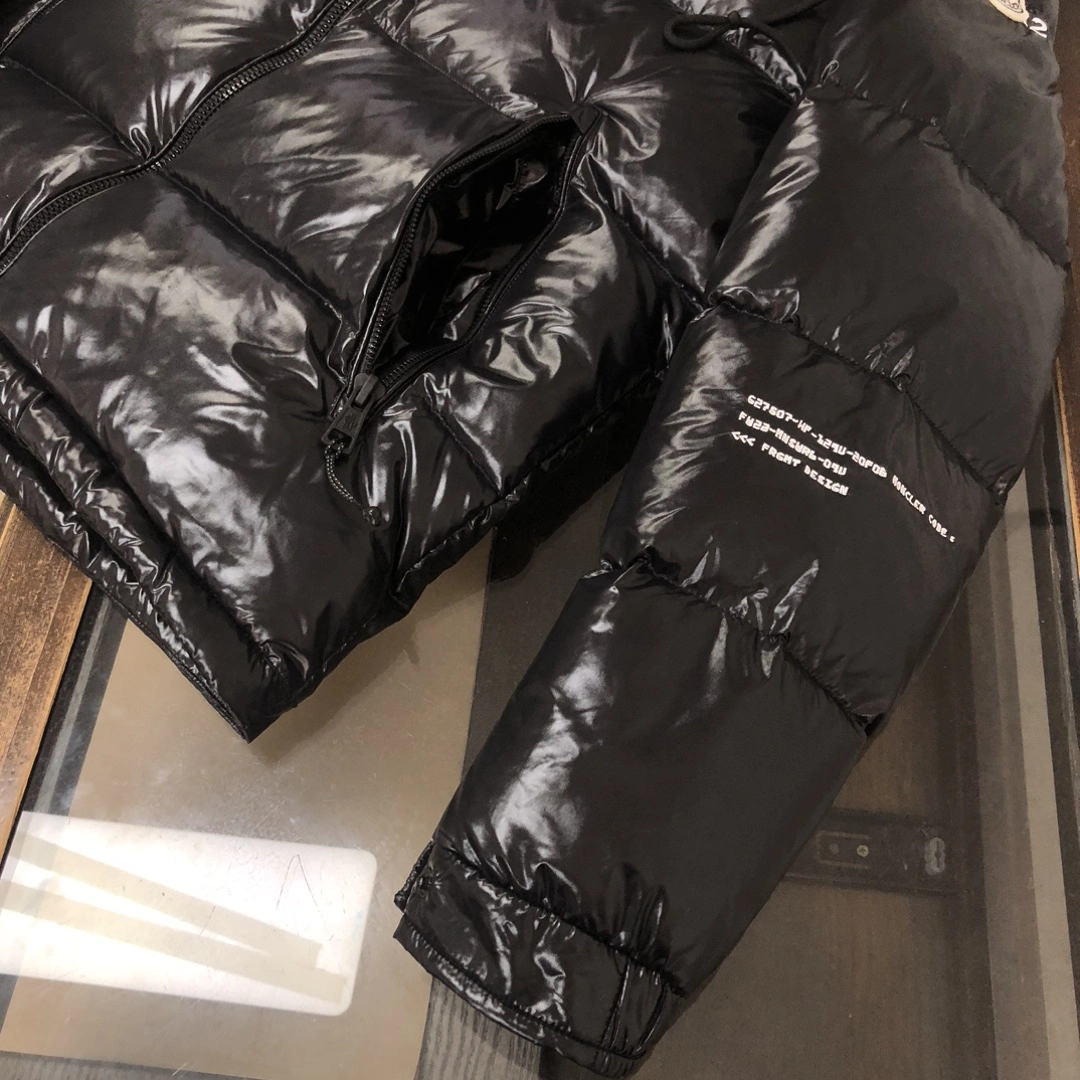 Moncler Down Jackets Sleek 146544
