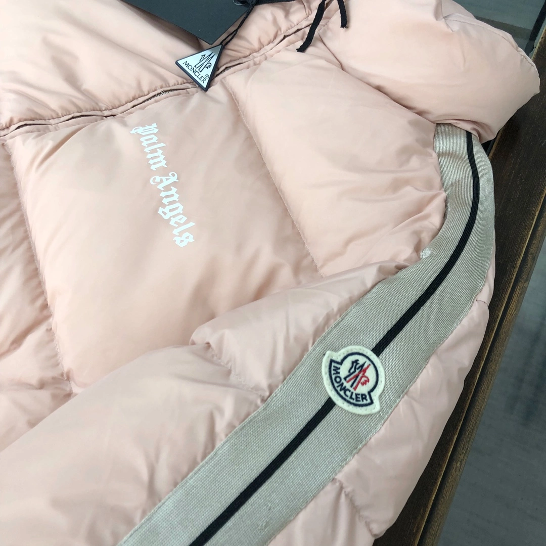 Moncler Down Jackets Sleek 146554
