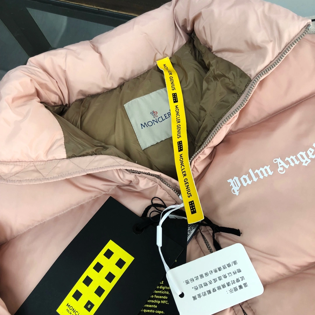 Moncler Down Jackets Sleek 146554