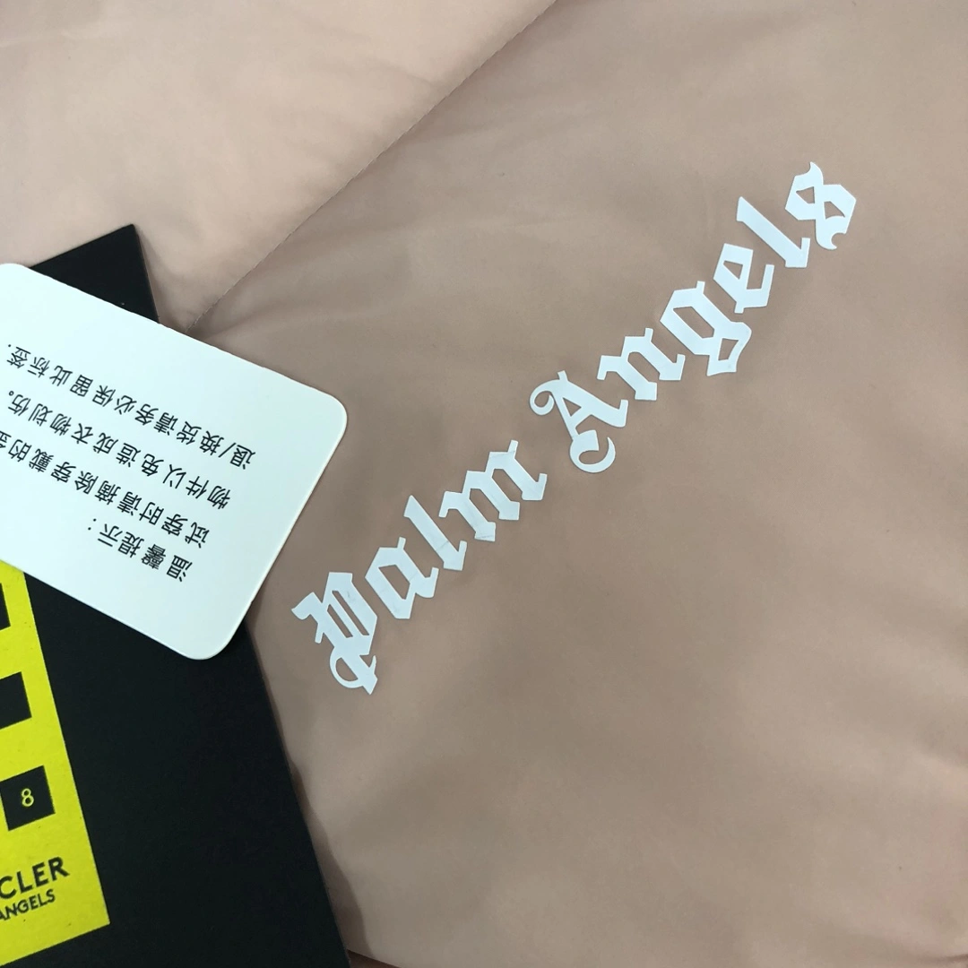 Moncler Down Jackets Sleek 146554