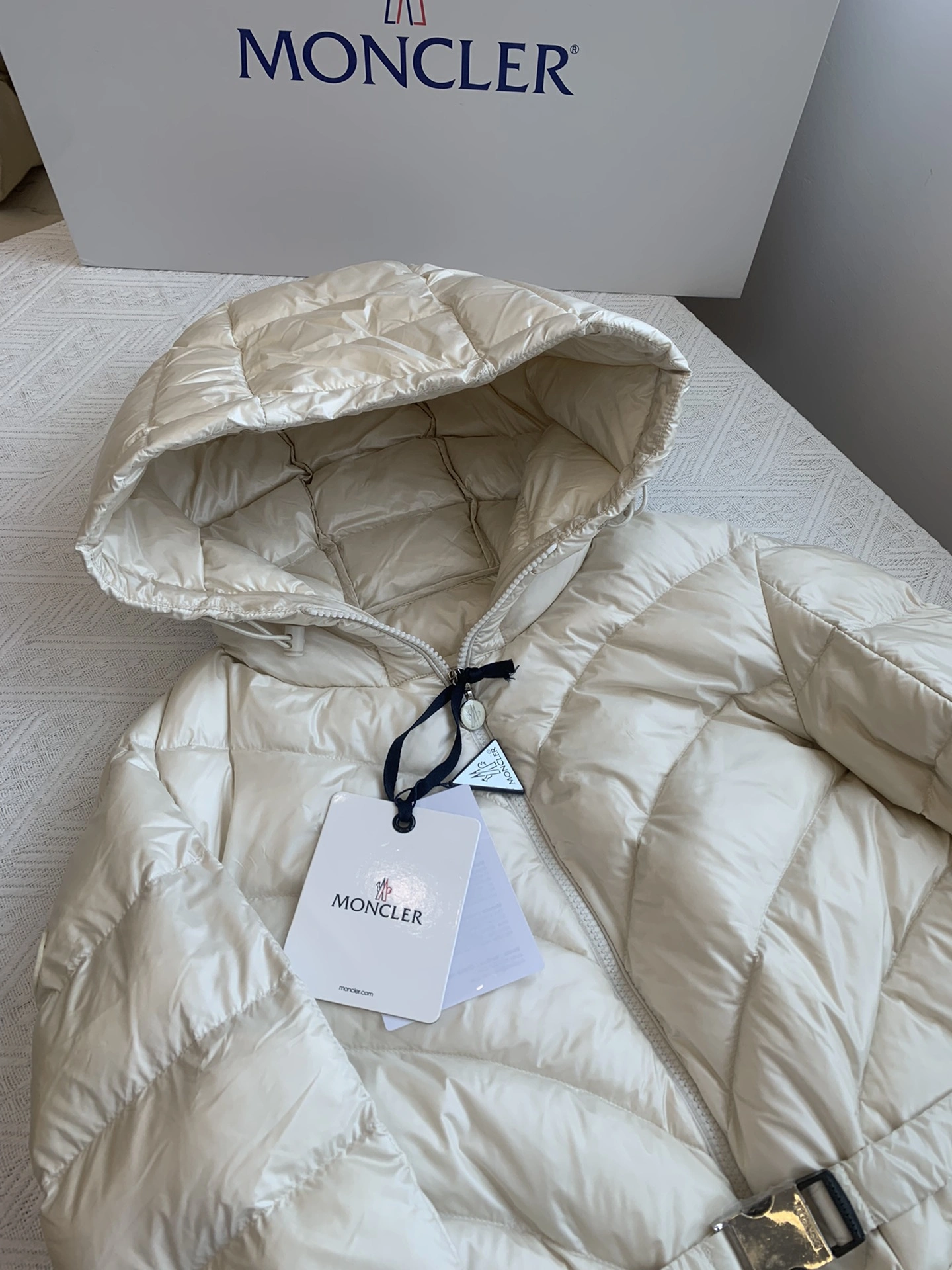 Moncler Down Jackets MultiPurpose 146530