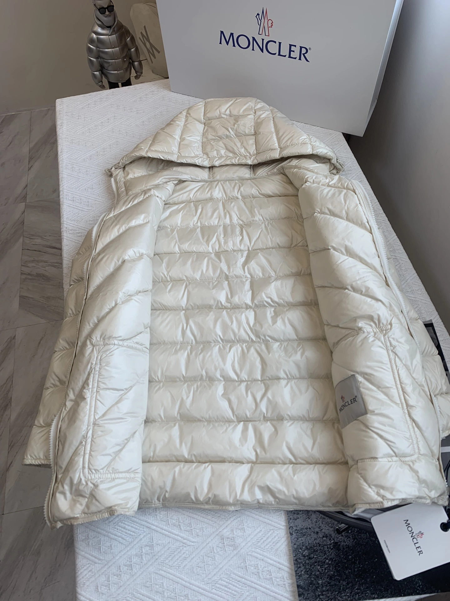 Moncler Down Jackets MultiPurpose 146530