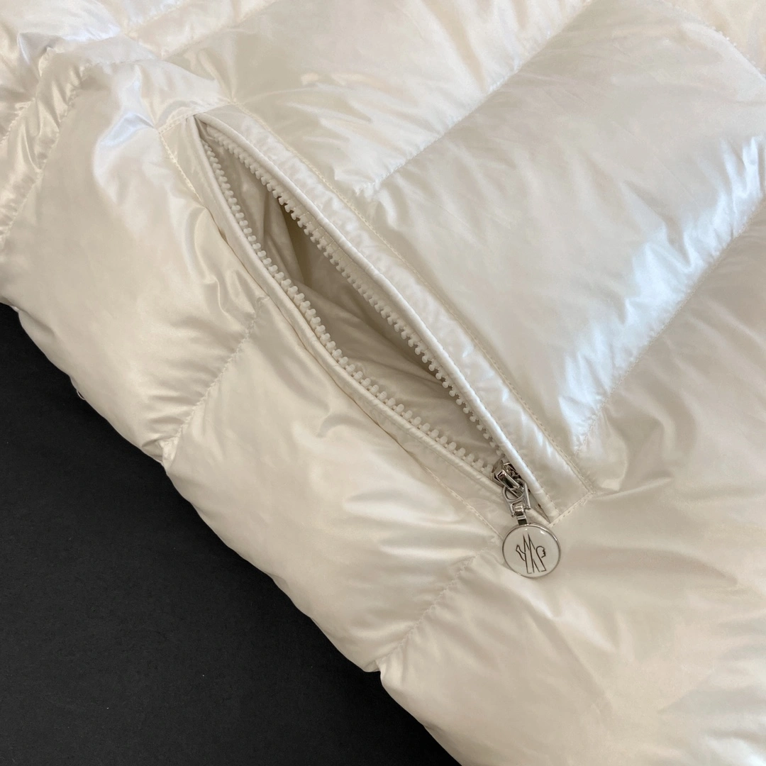 Moncler Down Jackets Flexible 146528