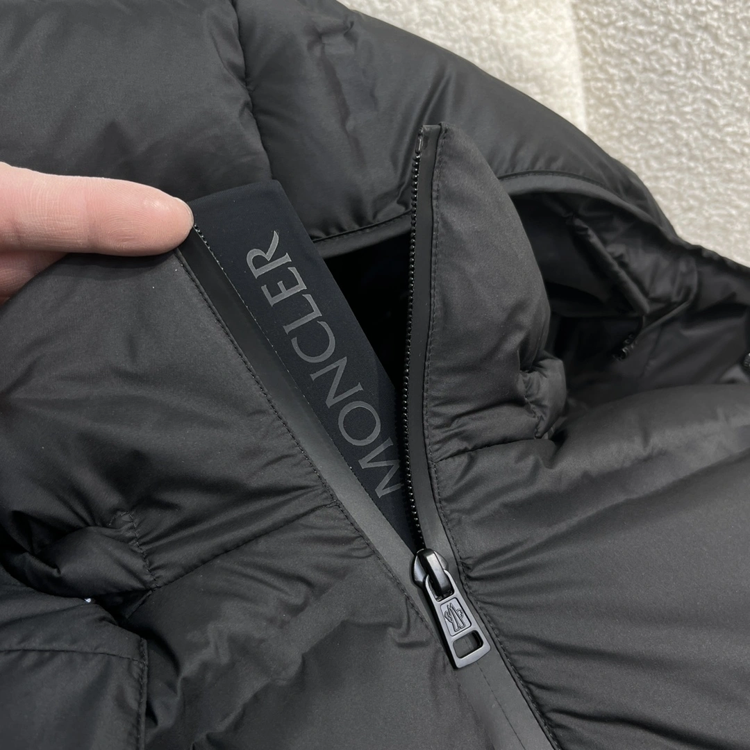 Moncler Down Jackets Practical 146524