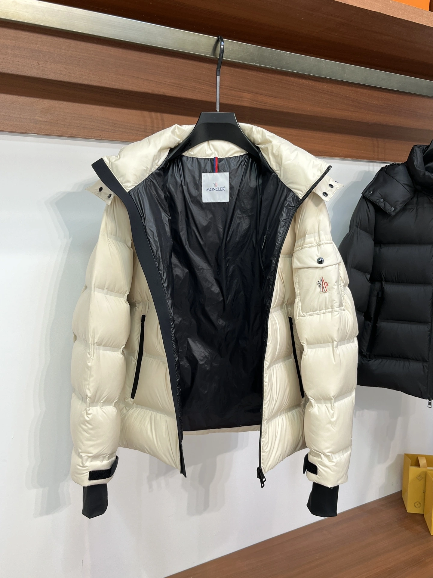 Sustainable Moncler Down Jackets 146550