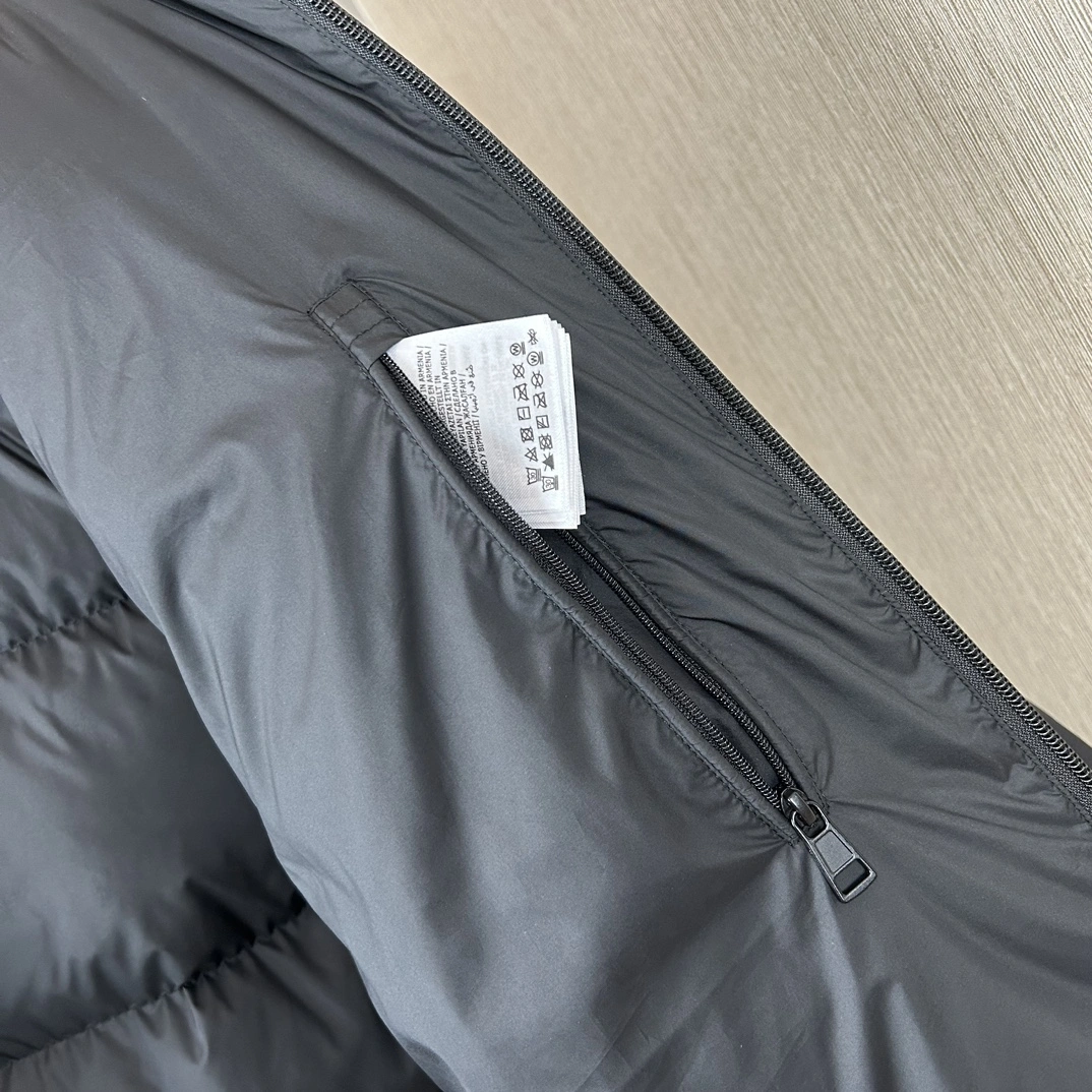 Effortless Moncler Down Jackets 146519
