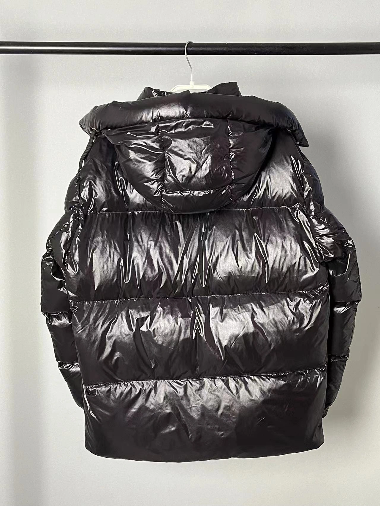 Vibrant Moncler Down Jackets 146490