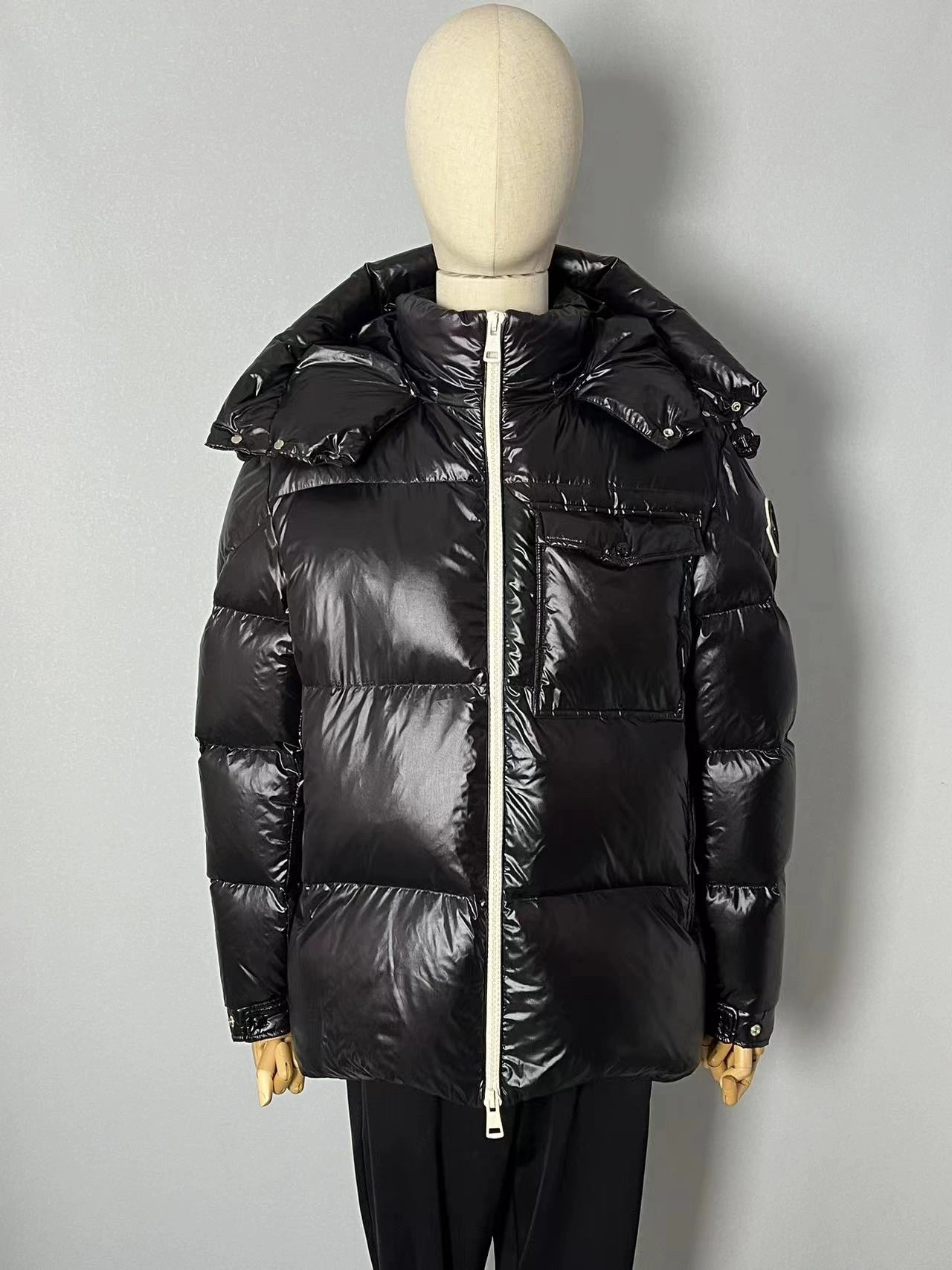 Vibrant Moncler Down Jackets 146490