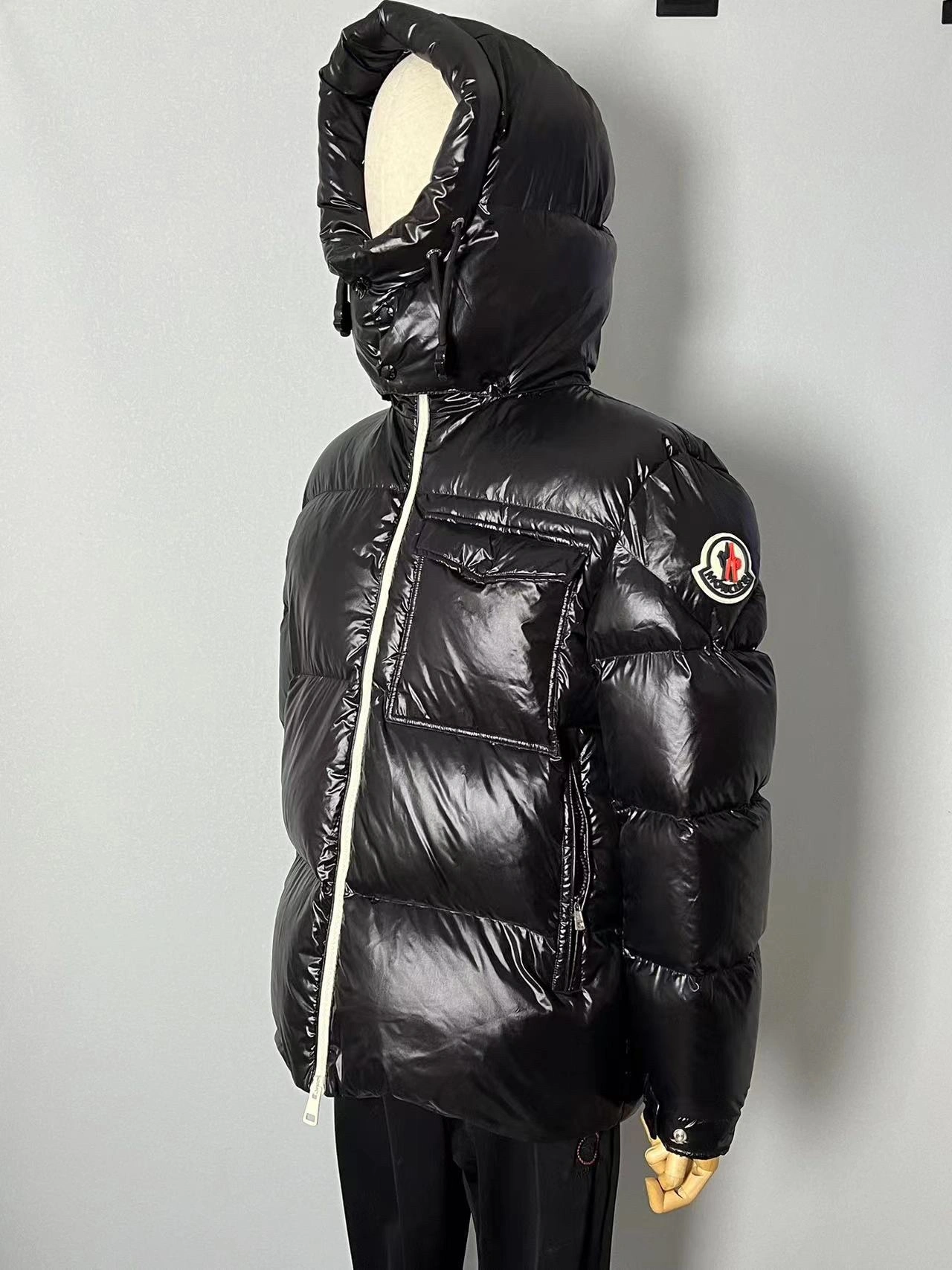 Vibrant Moncler Down Jackets 146490