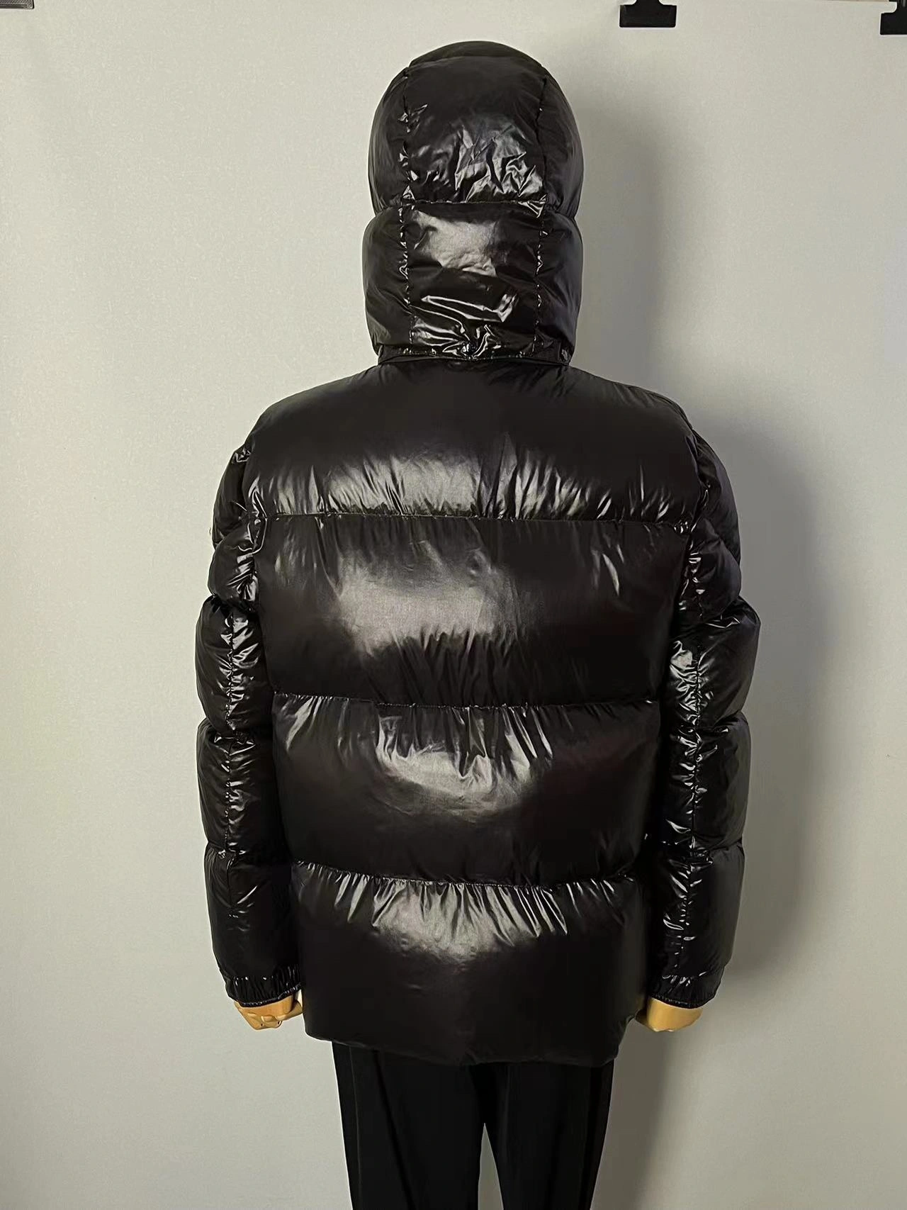 Vibrant Moncler Down Jackets 146490