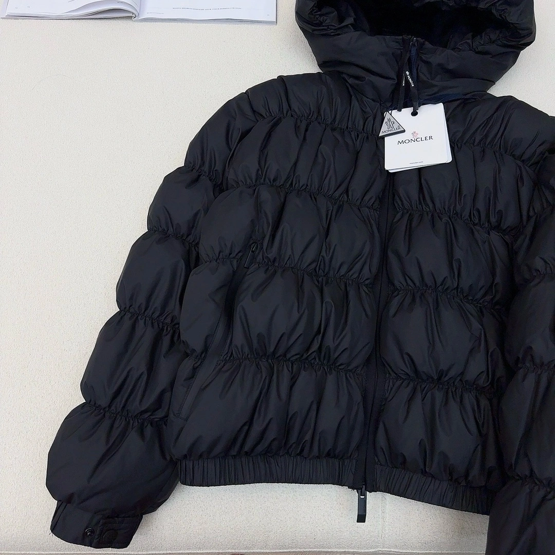 Moncler Down Jackets ComfortFit 146502