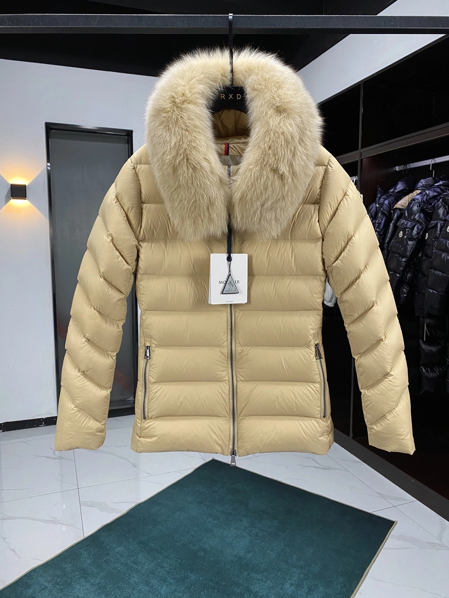 Moncler Down Jackets Youthful 146484