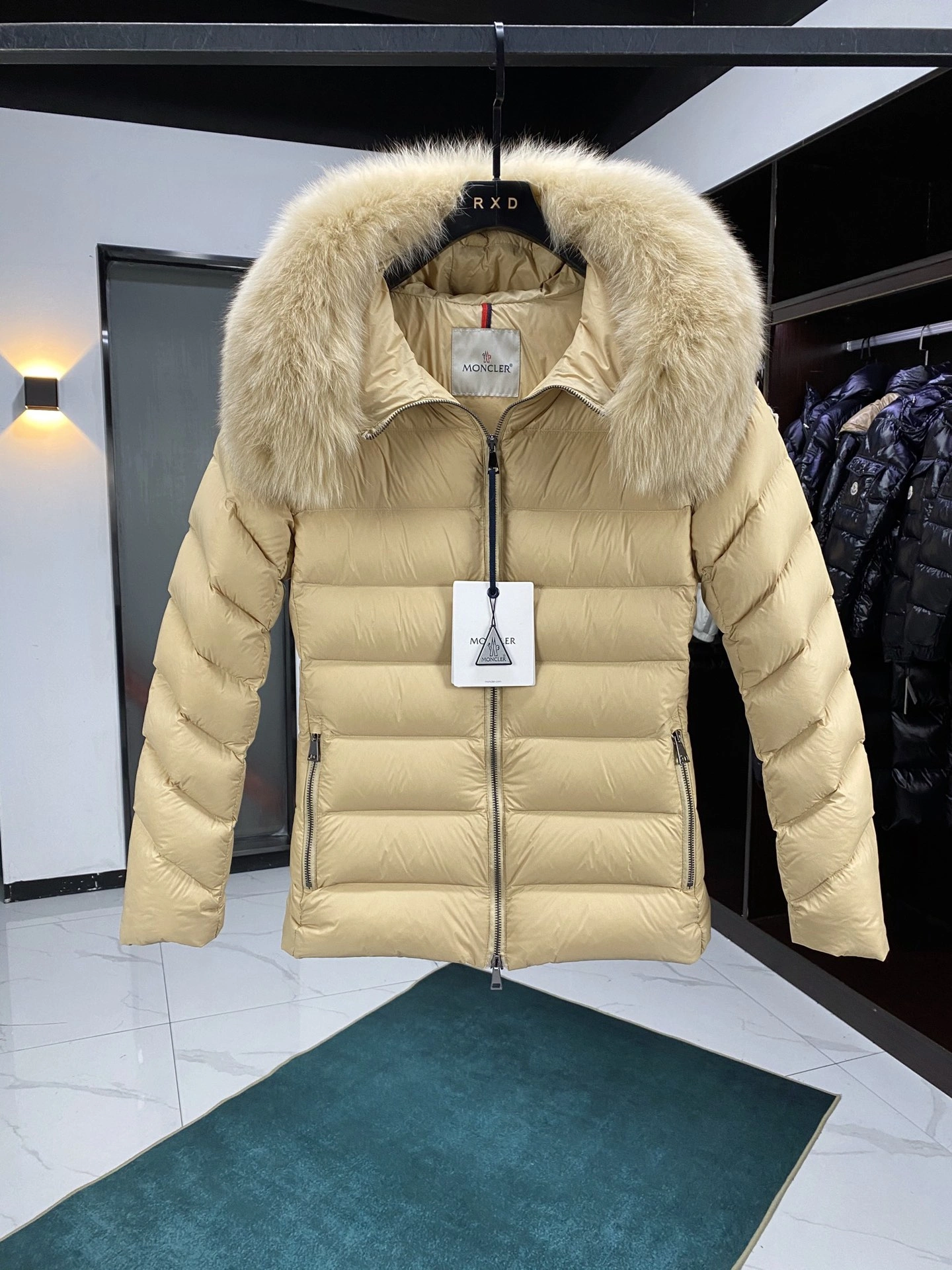 Moncler Down Jackets Youthful 146484