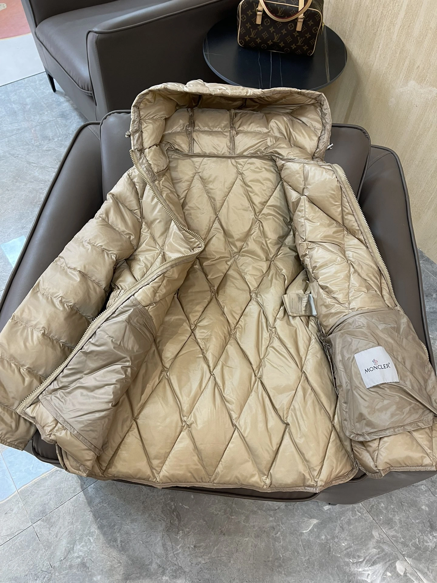 Moncler Down Jackets AllSeason 146477