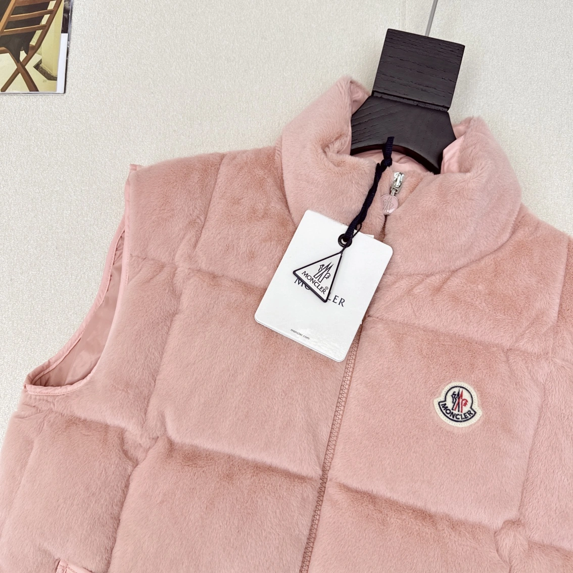 Snug Moncler Down Jackets 146479