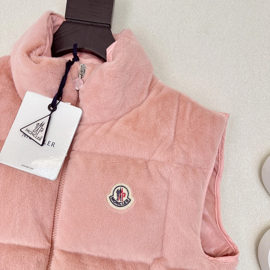 Snug Moncler Down Jackets 146479