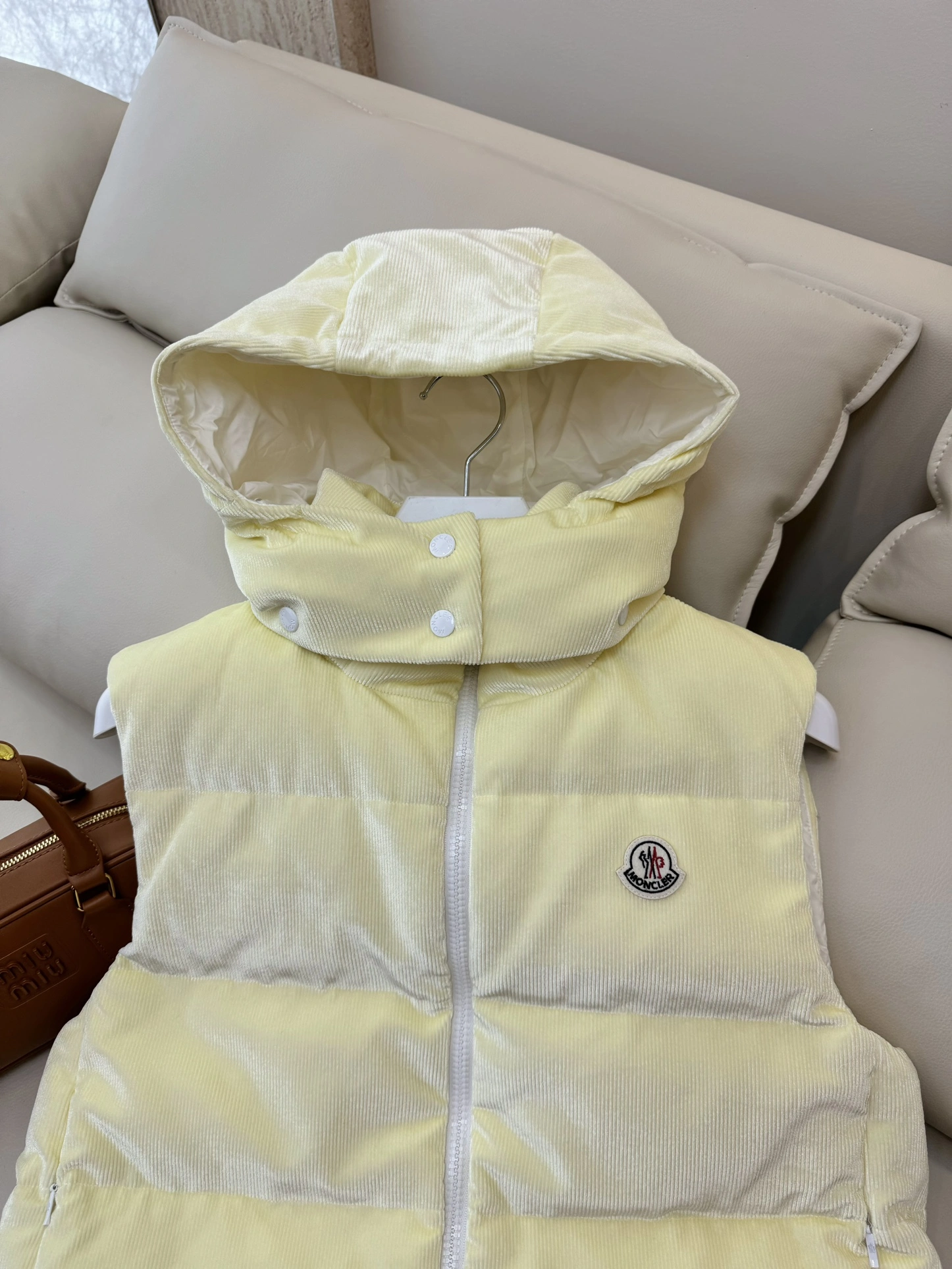 Moncler Down Jackets EyeCatching 146470