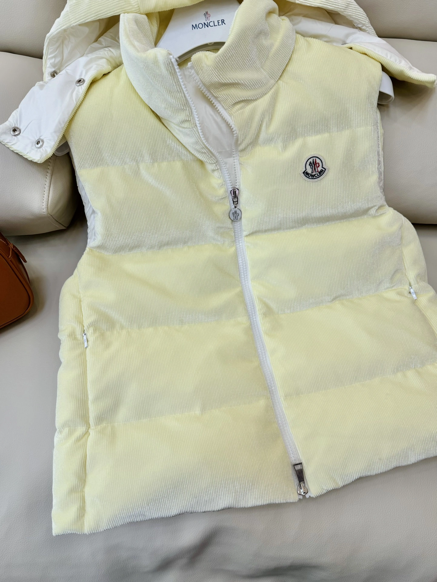 Moncler Down Jackets EyeCatching 146470