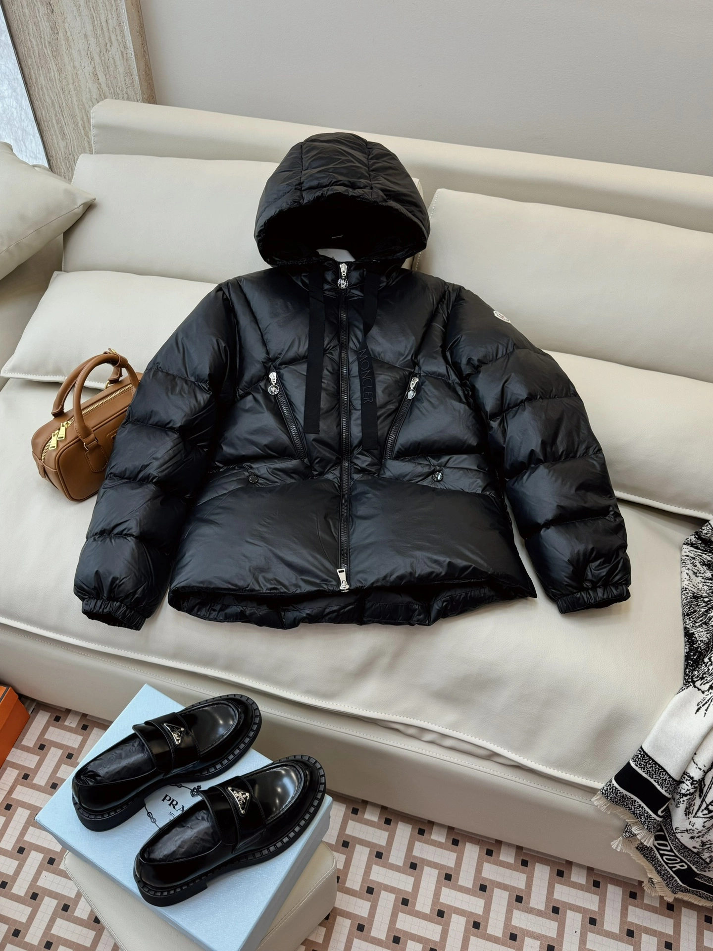 Snug Moncler Down Jackets 146450