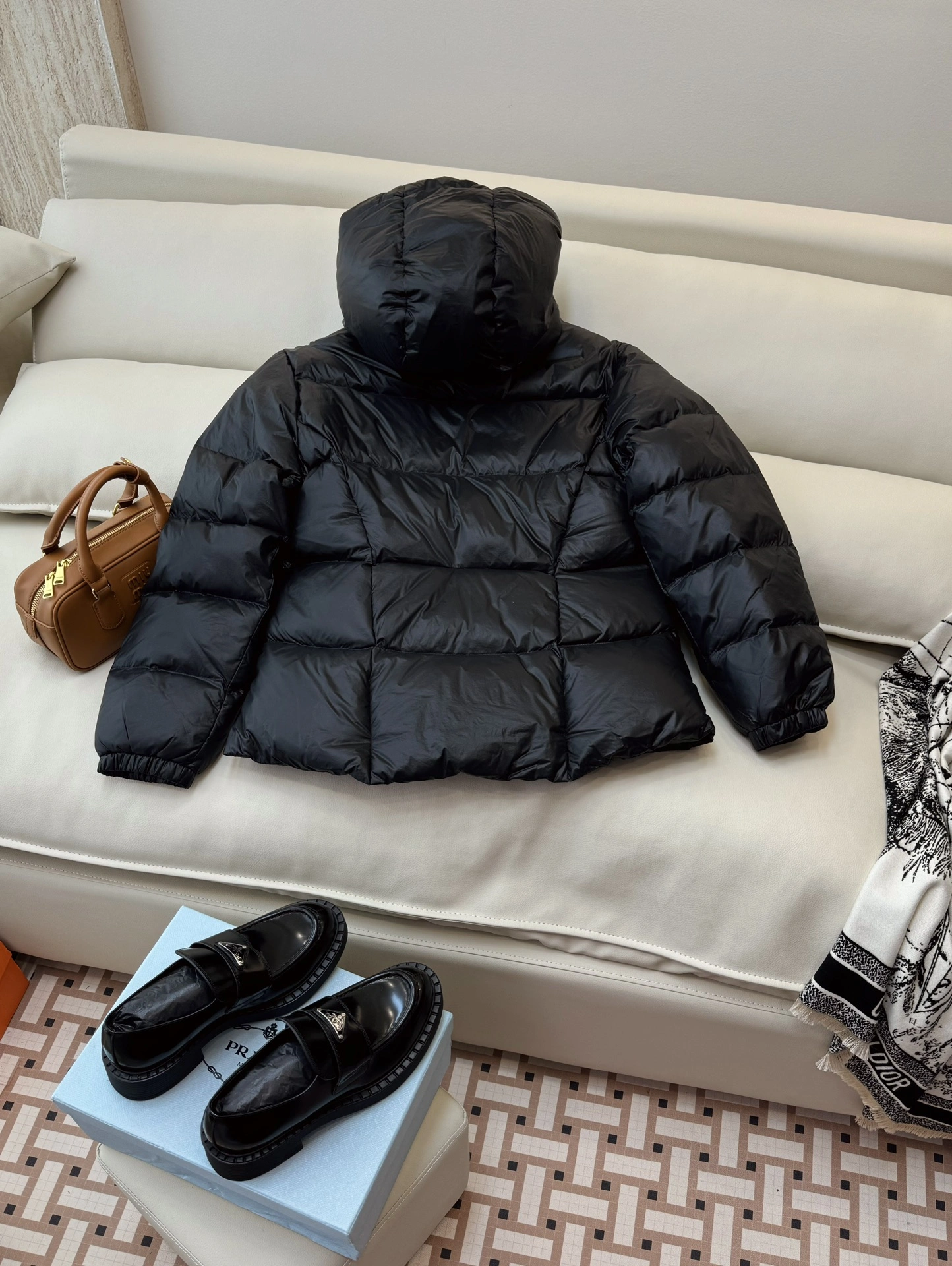 Snug Moncler Down Jackets 146450