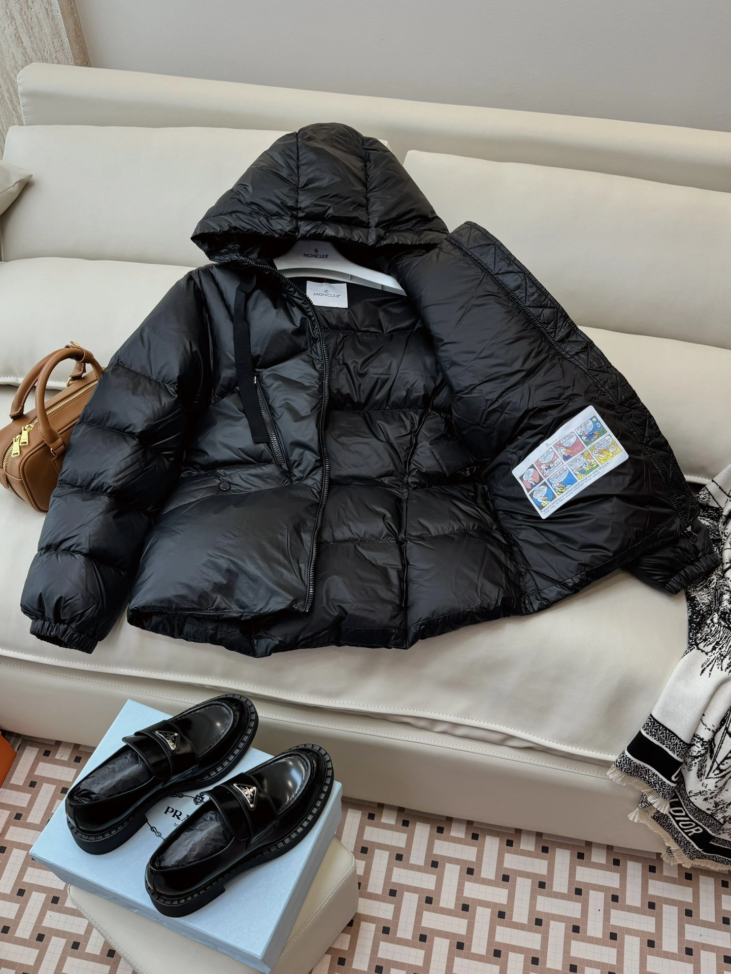 Snug Moncler Down Jackets 146450