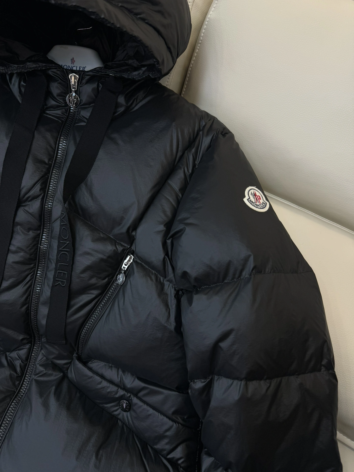Snug Moncler Down Jackets 146450