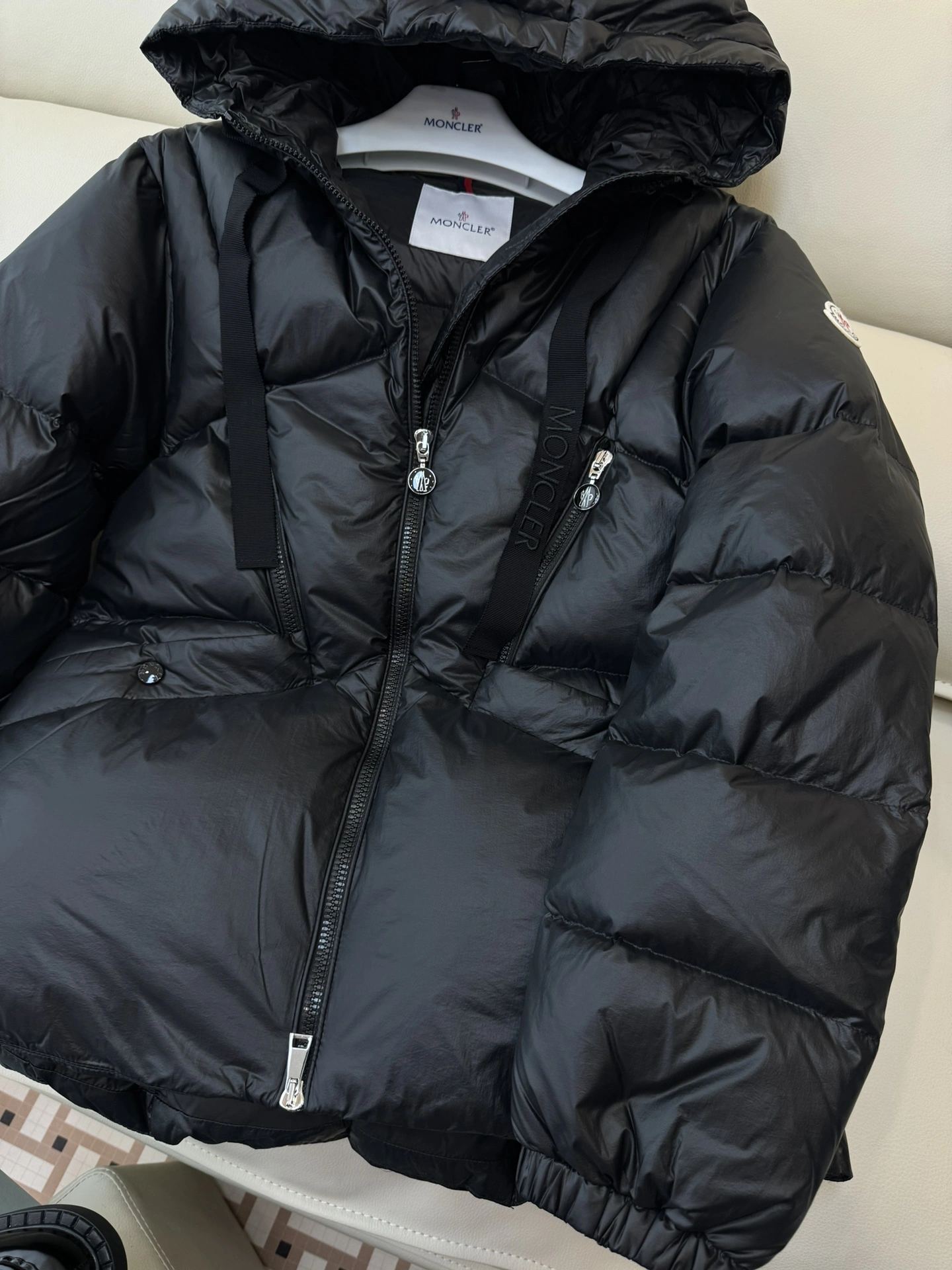 Snug Moncler Down Jackets 146450