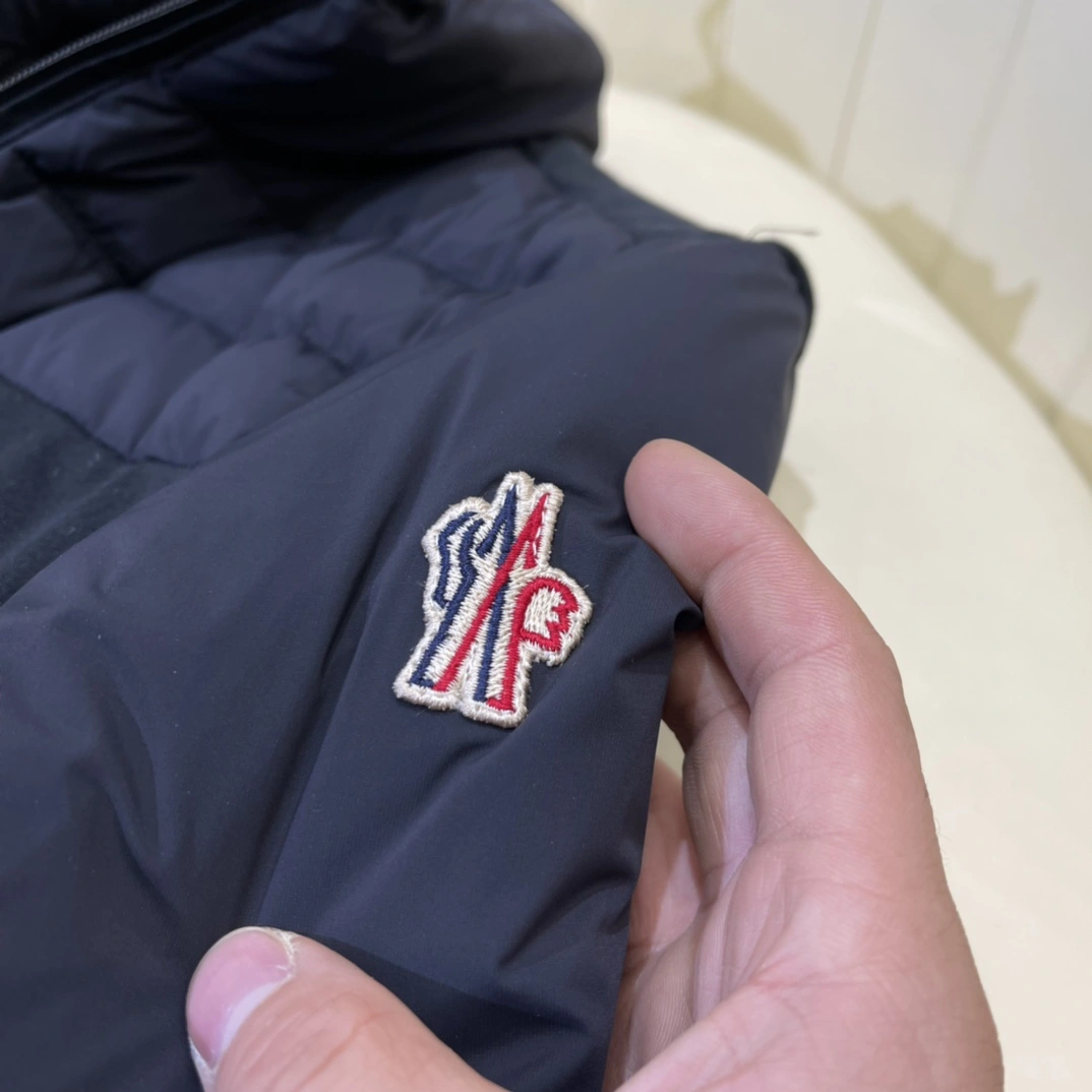 Moncler Down Jackets Contemporary 146469