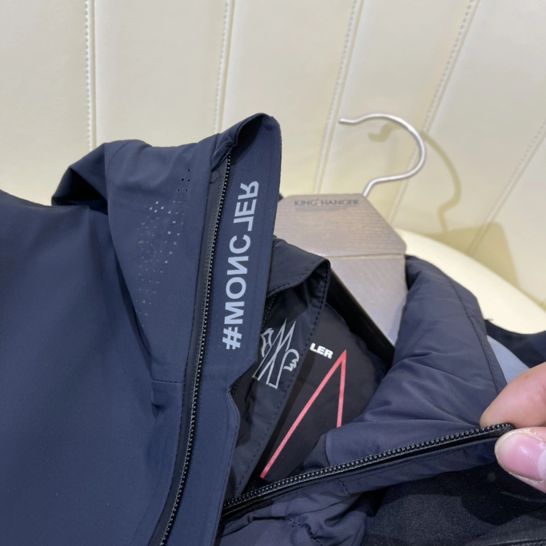 Moncler Down Jackets Unique 146455