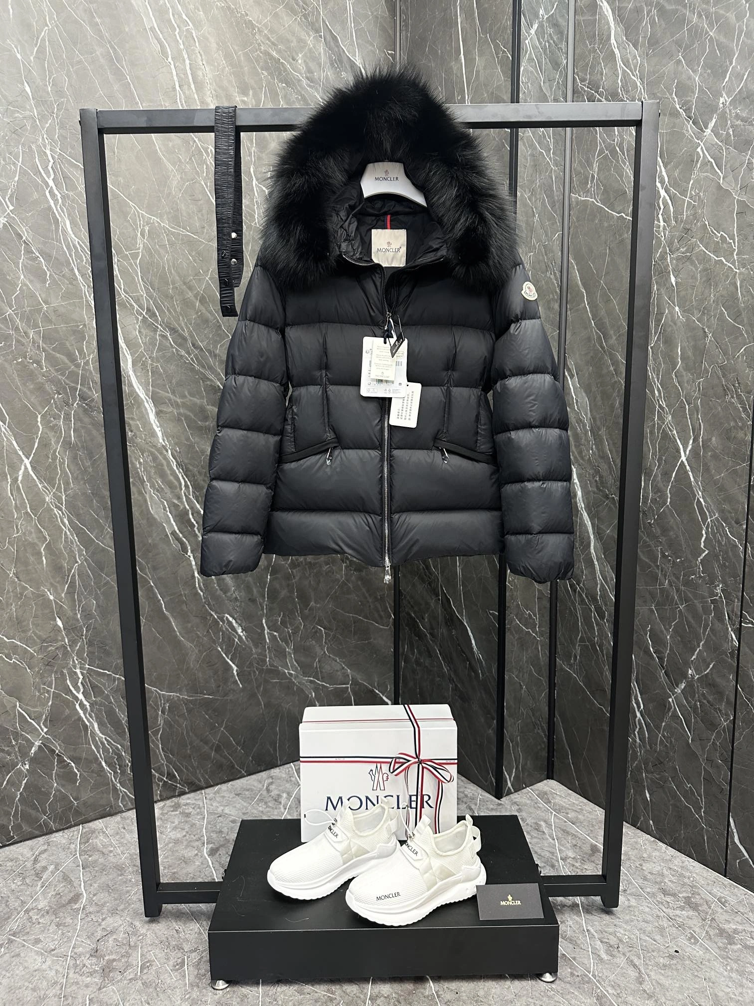 Moncler Down Jackets UrbanChic 146461