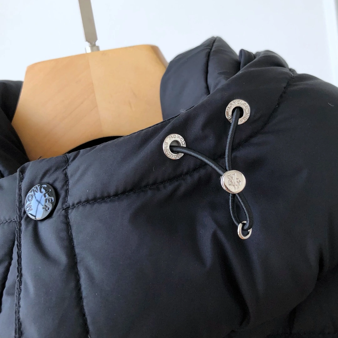 FlexibleFit Moncler Down Jackets 146457