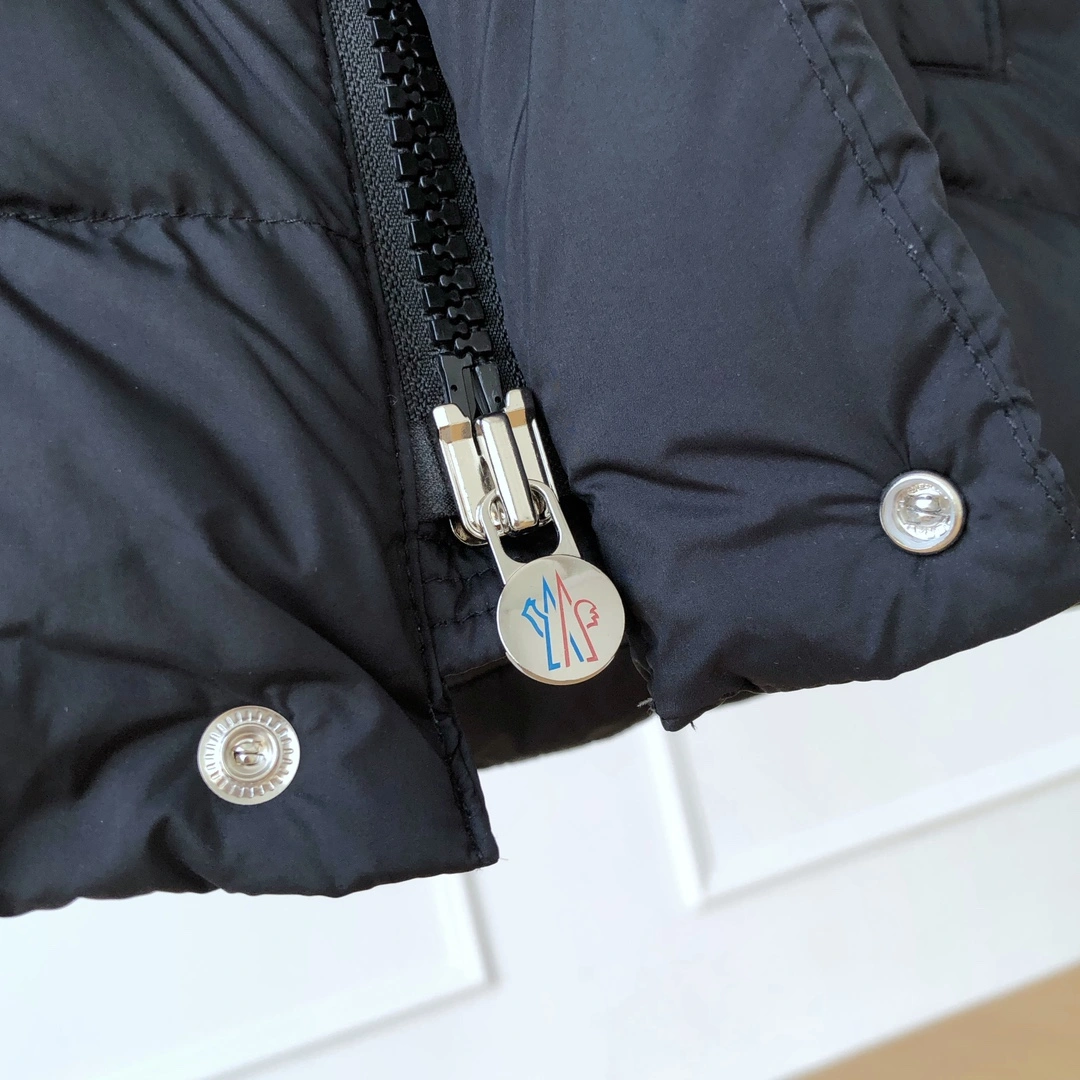 FlexibleFit Moncler Down Jackets 146457