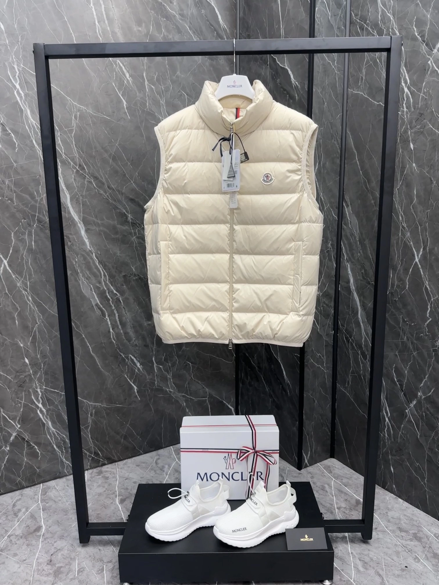 ComfortFit Moncler Down Jackets 146460