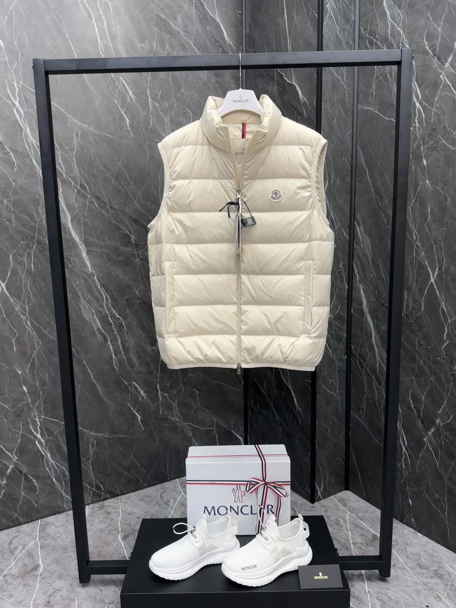 ComfortFit Moncler Down Jackets 146460